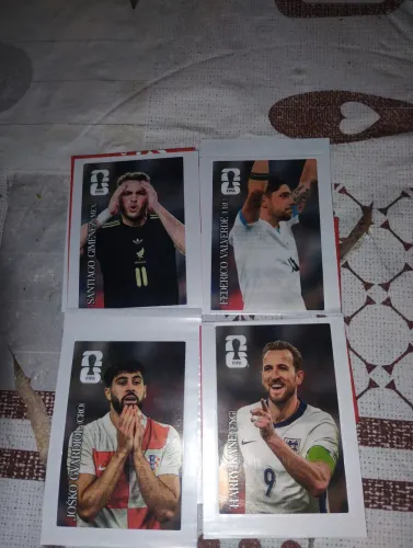 Vendo 4 figurinhas da coca cola