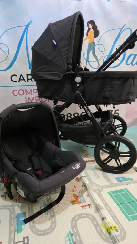Carrinho Moisés com bebê conforto 