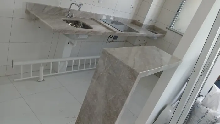 Bancada em mármore ou granito