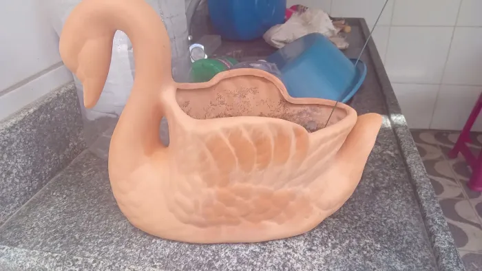 Jarro cerâmica barro formato cisne