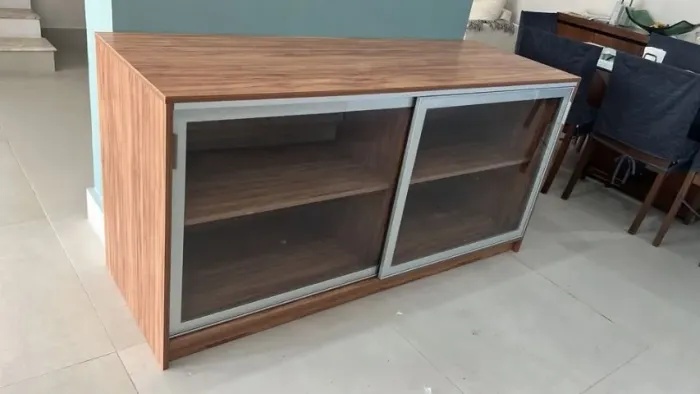 BUFFET COM PORTA DE ALUMINIO E VIDRO 
