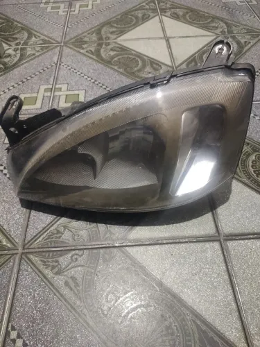 Farol Lado do motorista Corsa Hatch frente Montana