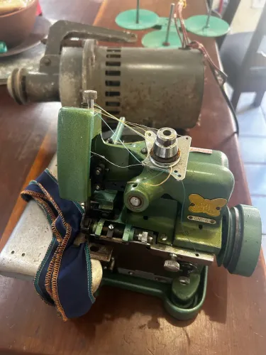 Máquina de costura overlock free butterfly