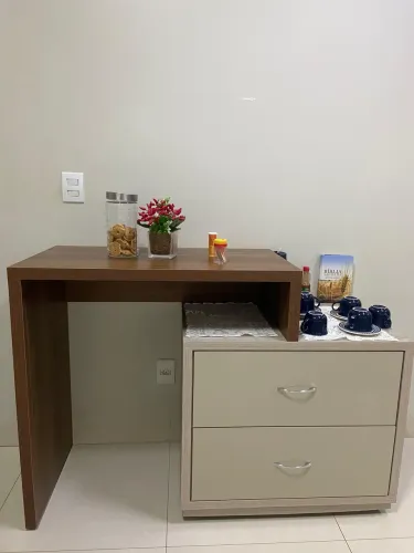 Mesa de apoio/Bancada - 2 gavetas grandes