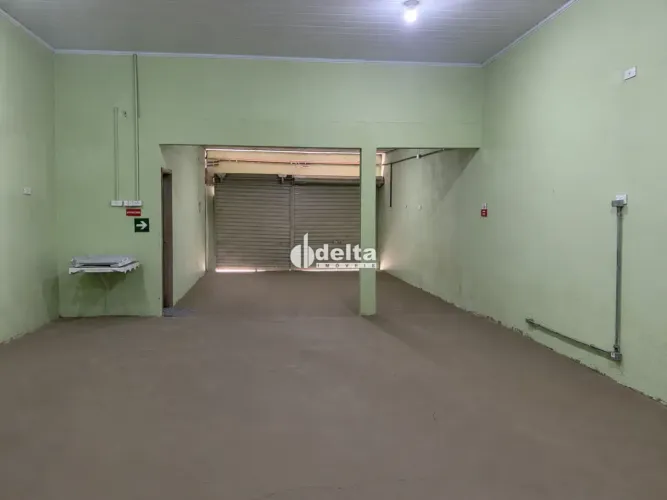 Galpão disponível para locação no bairro Martins em Uberlândia-MG