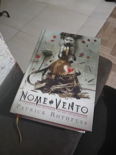 O Nome do Vento, Edição de Luxo c/ Capa Dura e Ilustraçõs
