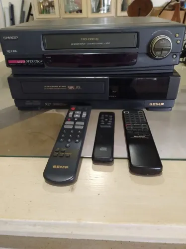 DVD + VÍDEO CASSETE