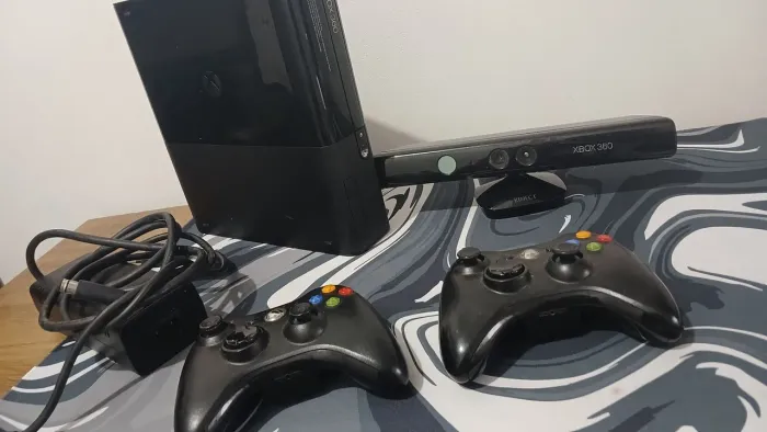 Xbox 360 super slim com defeito