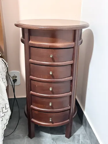 Mesa de Cabeceira Redonda em Madeira Maciça com 5 Gavetas (Excelente Estado)