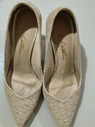 VENDO SAPATOS LUZ DA LUA