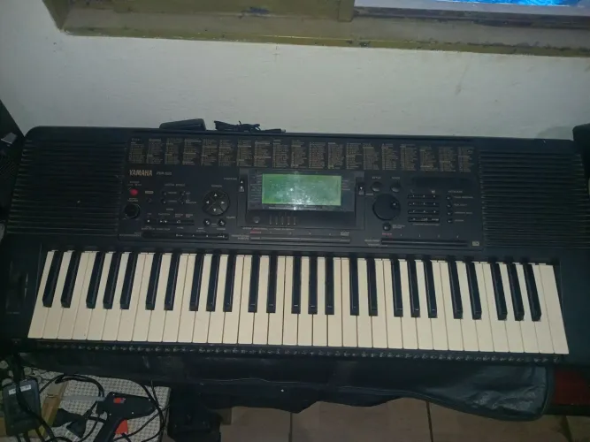 Teclado yamaha PSR 520