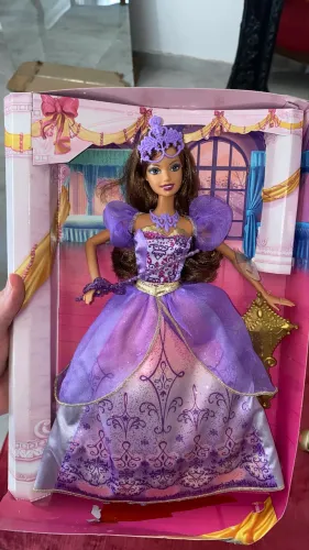 Boneca Barbie três mosqueteiras Viveca