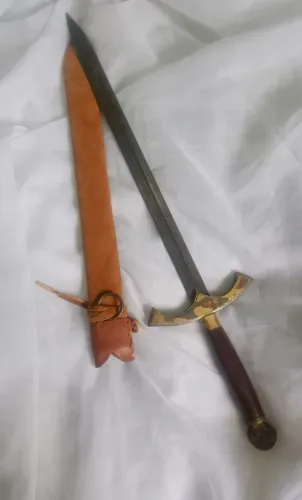 Espada / adaga medieval com bainha de couro 