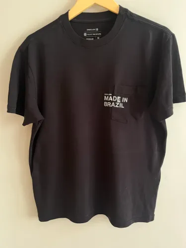 Camiseta osklen made in Brazil com bolso 