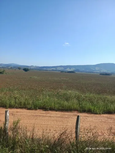 Fazenda com 170 hectares de terras planas para plantio de milho e soja