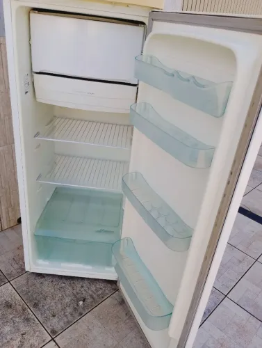 Geladeira Electrolux 240 litros