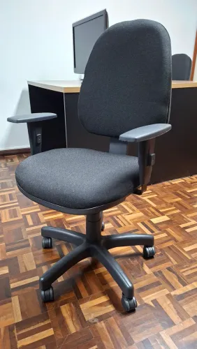Cadeira Escritório Ergonômica Estofada Preta