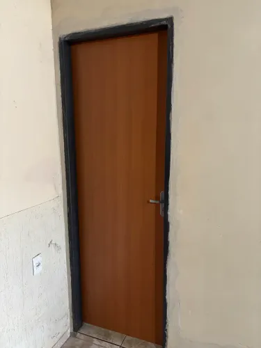 Vendo 2 portas de madeira