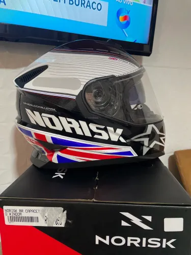 capacete norisk inglaterra