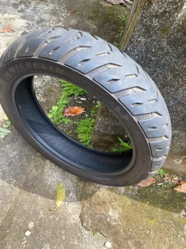 Pneu Michelin Street Pilot II praticamente novo.