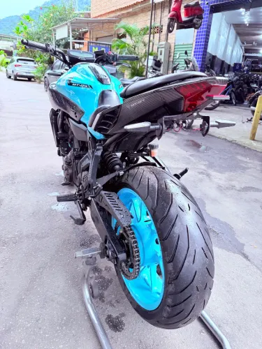 YAMAHA MT 07 2015 EXCLUSIVA PETRONAS