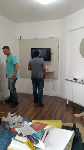 ? Painel de tv com prateleira e aparador flutuante