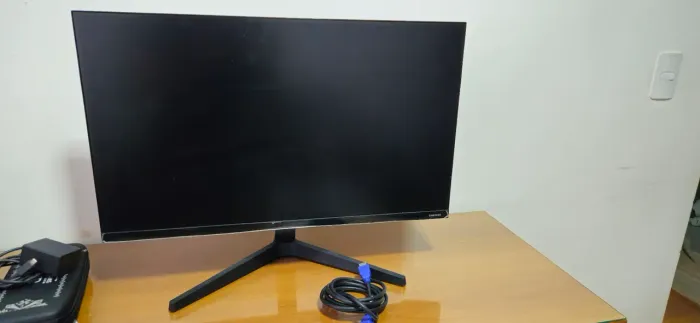 Monitor Samsung T350 de 27 polegadas.