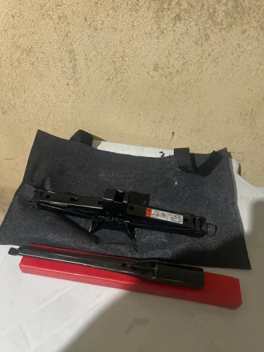 Macaco chave de roda triângulo e a bolsa de carpete que vai o kit do novo BYD