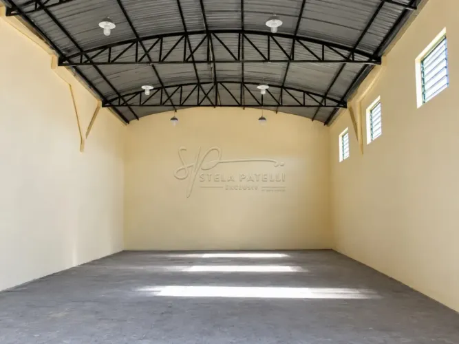 Galpão de 240m² com 01 escritório para locação - Vila Carvalho