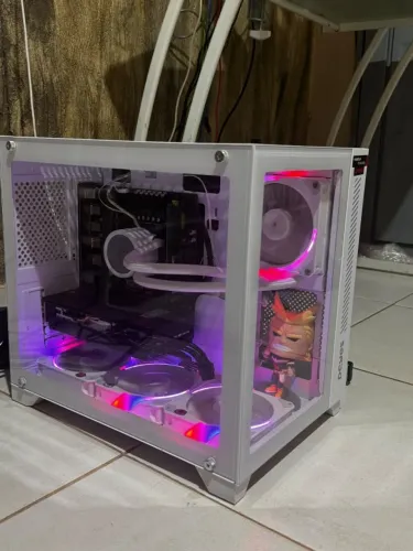 PC Gamer Branco Aquário Xeon 14 Núcleos RX 580 8GB 24GB + Monitor Computador
