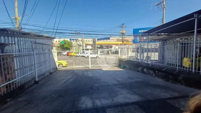 Prédio à venda ao lado do Cadeg com lojão e 6 vagas ! Localização espetacular! Investiment