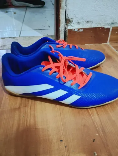 Chuteira society Adidas 41, 50 pra sair hoje!