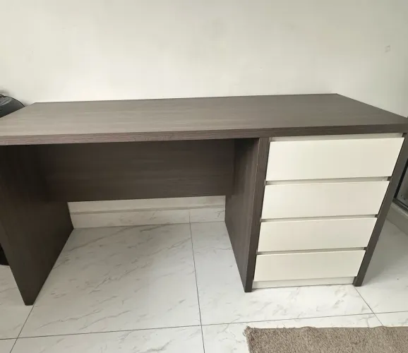 Mesa de estudos MDF
