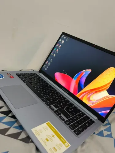 Asus Vivobook Ryzen 5 256GB SSD e 8GB RAM