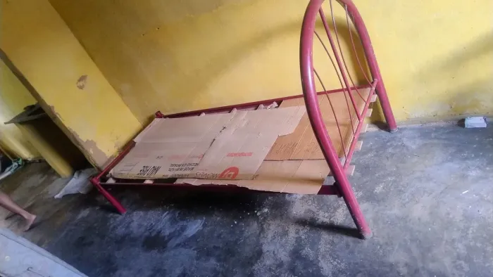 Cama de Ferro - Boa. Não a um ferrugem