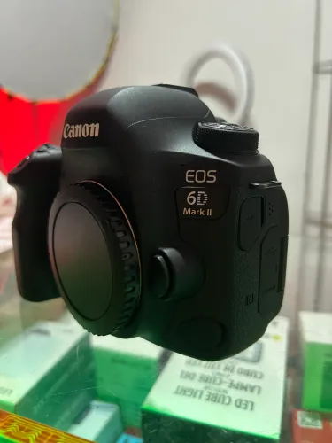 Câmera canon 6D Mark ii  com 16 mil cliques 