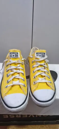 Tênis estilo all star amarelo