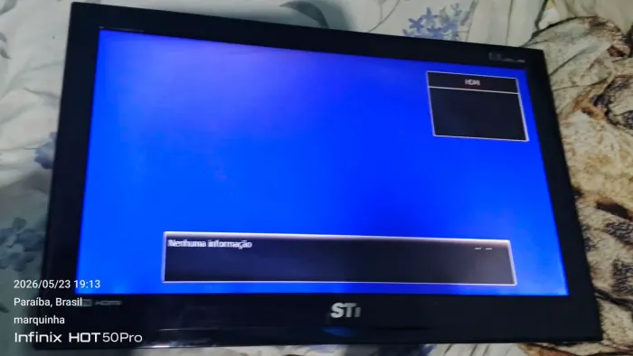 1 monitor de 18" e 1 tv que dá pra fazer de monitor de 24'