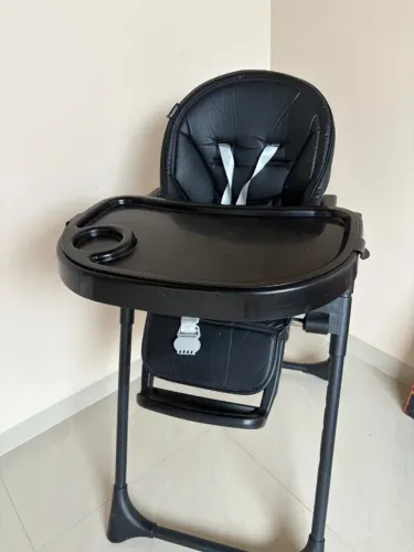 Cadeira de alimentação infantil
