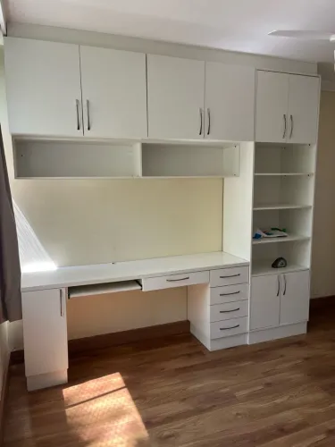 Armário planejado completo! Mesa, estante e armários