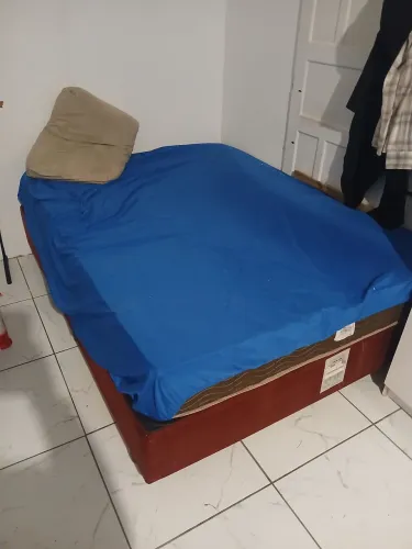 Vendo cama com colchão ortopedico