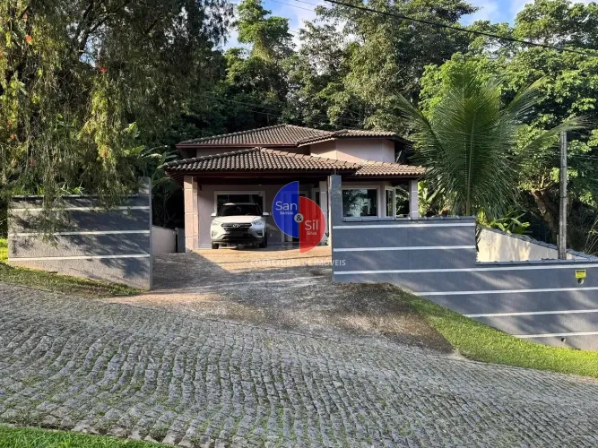 Casa Linear em Condomínio com 3 Quartos, Piscina, Energia Solar e Lazer Completo à venda,