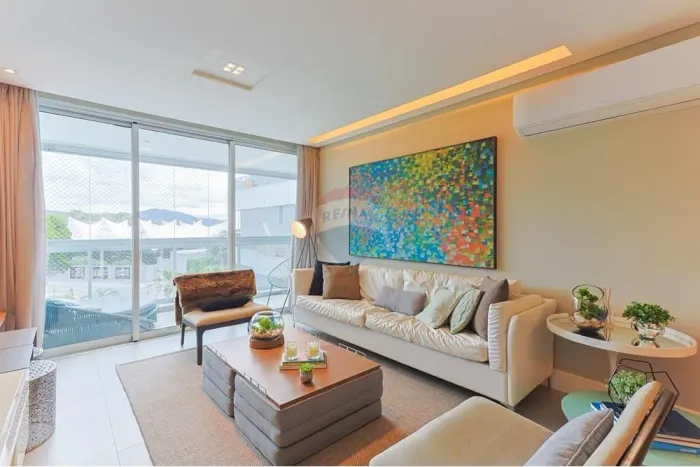 Apartamento com duas suítes finamente mobiliado em Jurerê Internacional à 50 metros do mar