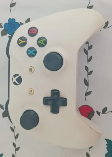Vendo controle de vídeo game xbox one