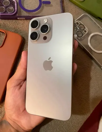 IPhone 15 Pro Max 256 GB Cor Titânio, e em perfeito estado sem avarias R$: 3.999