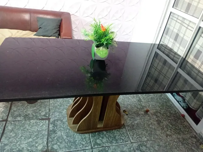 Mesa de jantar com tampo de vidro