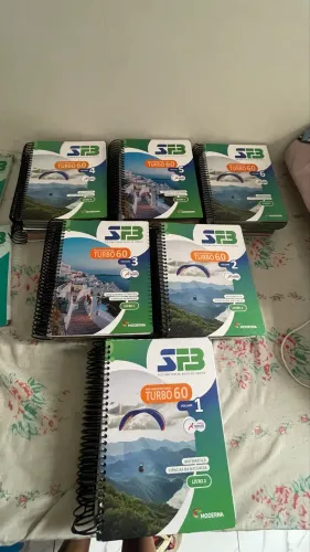 Livros do sistema Farias Brito de ensino