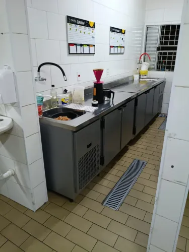 Balcão De Serviço Com Pia Inox 2 Portas Refrigerador 1,50m KBSP-150DP Kofisa