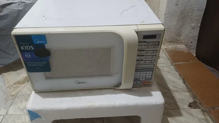 Micro-ondas midea semi novo