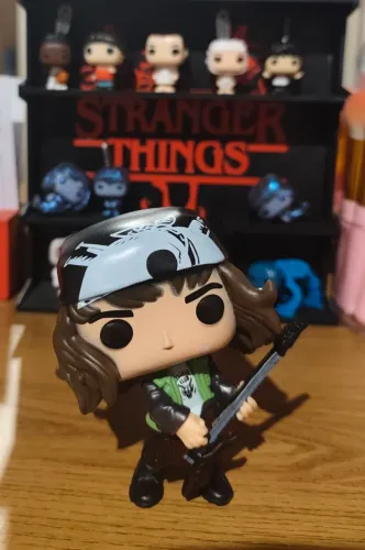 Funko pop Eddie stranger things